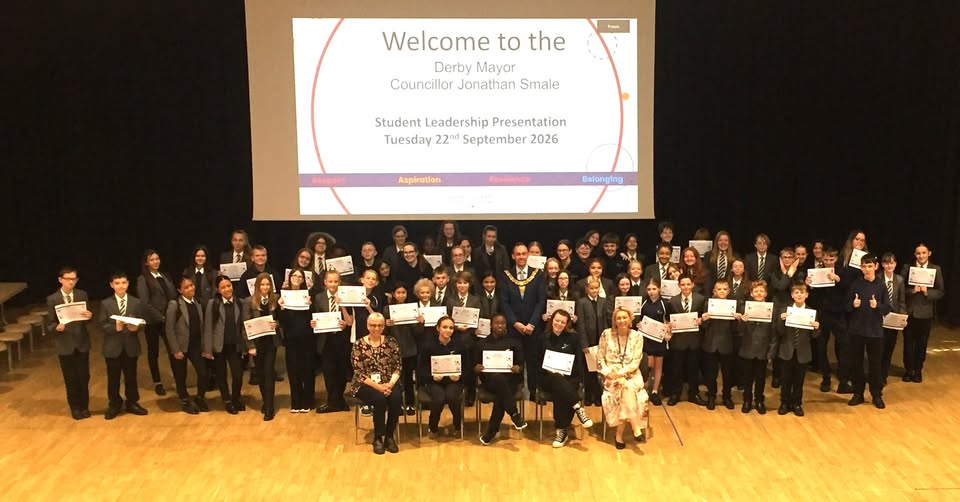 Photo of student leadership with mayor